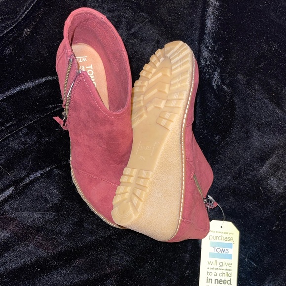 Tom’s ankle wedge boot size 7 1/2 Avery Oxford, blood microfiber - Picture 5 of 5